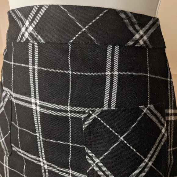 H&M Divided Black and White Flannel Mini Skirt - Picture 3 of 3